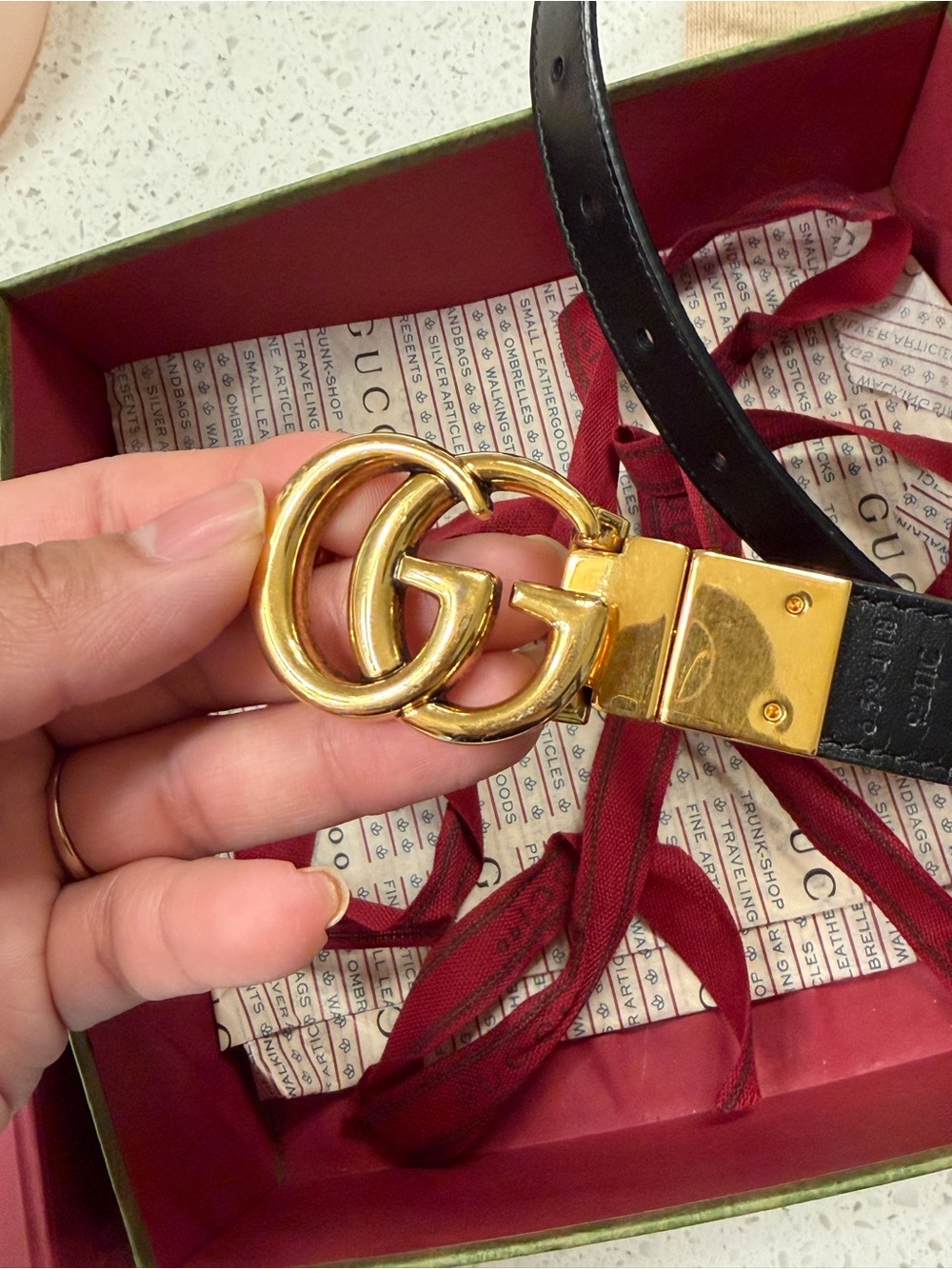 Gucci reversible Beige Monogram Canvas Belt with Gold Buckle - Picture 2 of 8